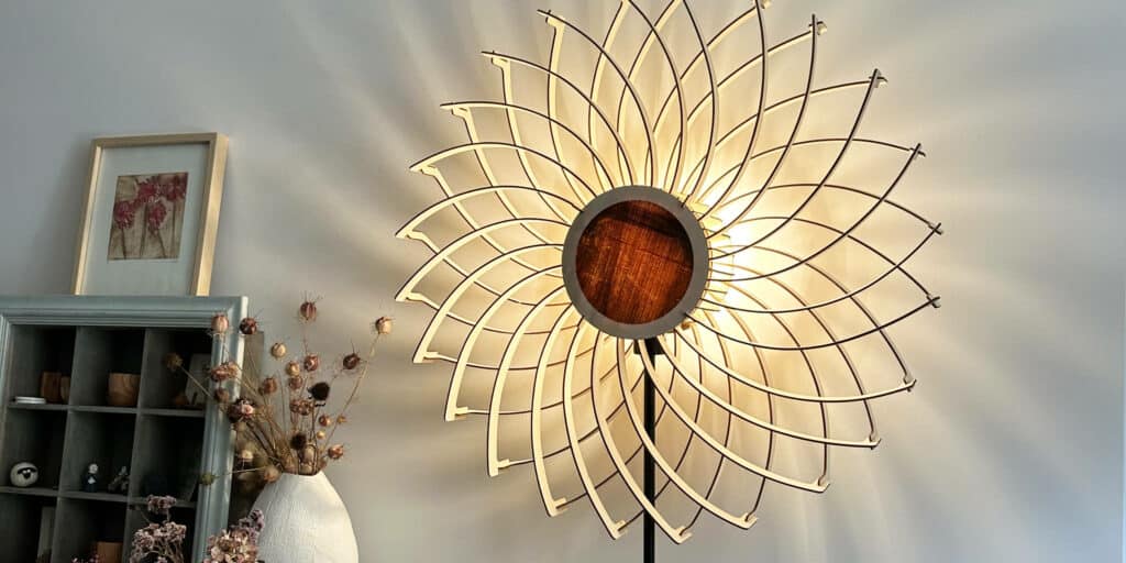Le lampadaire en bois design Olivia La Gardiena
