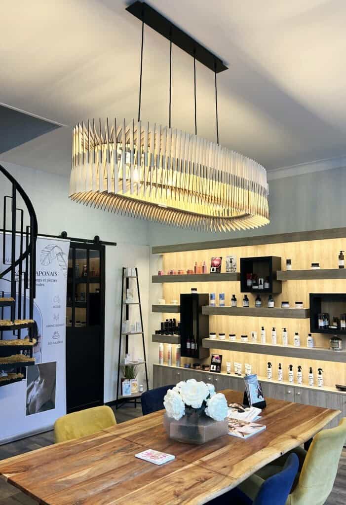Une suspension magnifique en bois à Lyon